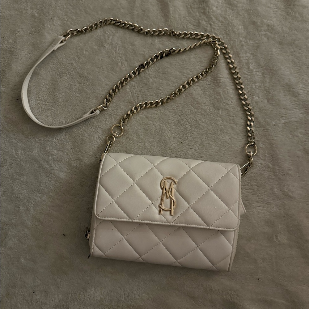 Elegant White Quilted Chain Bag